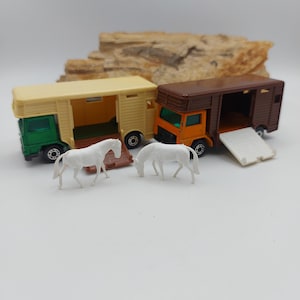 2 Vintage 1977 Lesney Matchbox no40 HORSE BOX made in England, retro toys, diecast toys, horse transport, diecast toys,