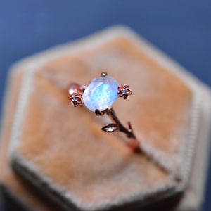 Roségouden bloemenmaansteenring, 2 kt ovaal, takje sterlingzilver