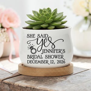 Personlig mini-suckulentkruka | She Said Yes-brudgubbspresent med bambubricka