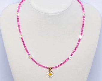 Pink Beaded Daisy Necklace: Y2K Flower Charm, Summer Jewelry