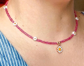 Pink Beaded Daisy Necklace: Y2K Flower Charm, Summer Jewelry