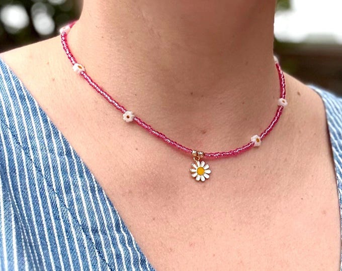 Pink Beaded Daisy Necklace: Y2K Flower Charm, Summer Jewelry