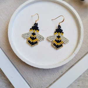 Bumblebee seed bead earrings, bee jewelry