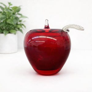 Ruby Art Glass Apple Paperweight • Signed W. Ward 1994 • Hand‑Blown Sculpture