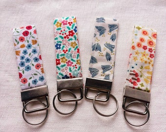 Floral Key Fobs-Pack of 4, Spring Key Chain, Key fob, Fabric Keychain, Fabric Key Fob, Split ring, Gift pack, Bulk Keychain, flower keychain