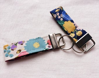 Floral Key Fobs-Pack of 2, Spring Key Chain, Key fob, Fabric Keychain, Fabric Key Fob, Split ring, Gift pack, Bulk Keychain, flower keychain