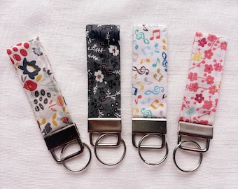 Floral Key Fobs-Pack of 4, Spring Key Chain, Key fob, Fabric Keychain, Fabric Key Fob, Split ring, Gift pack, Bulk Keychain, flower keychain