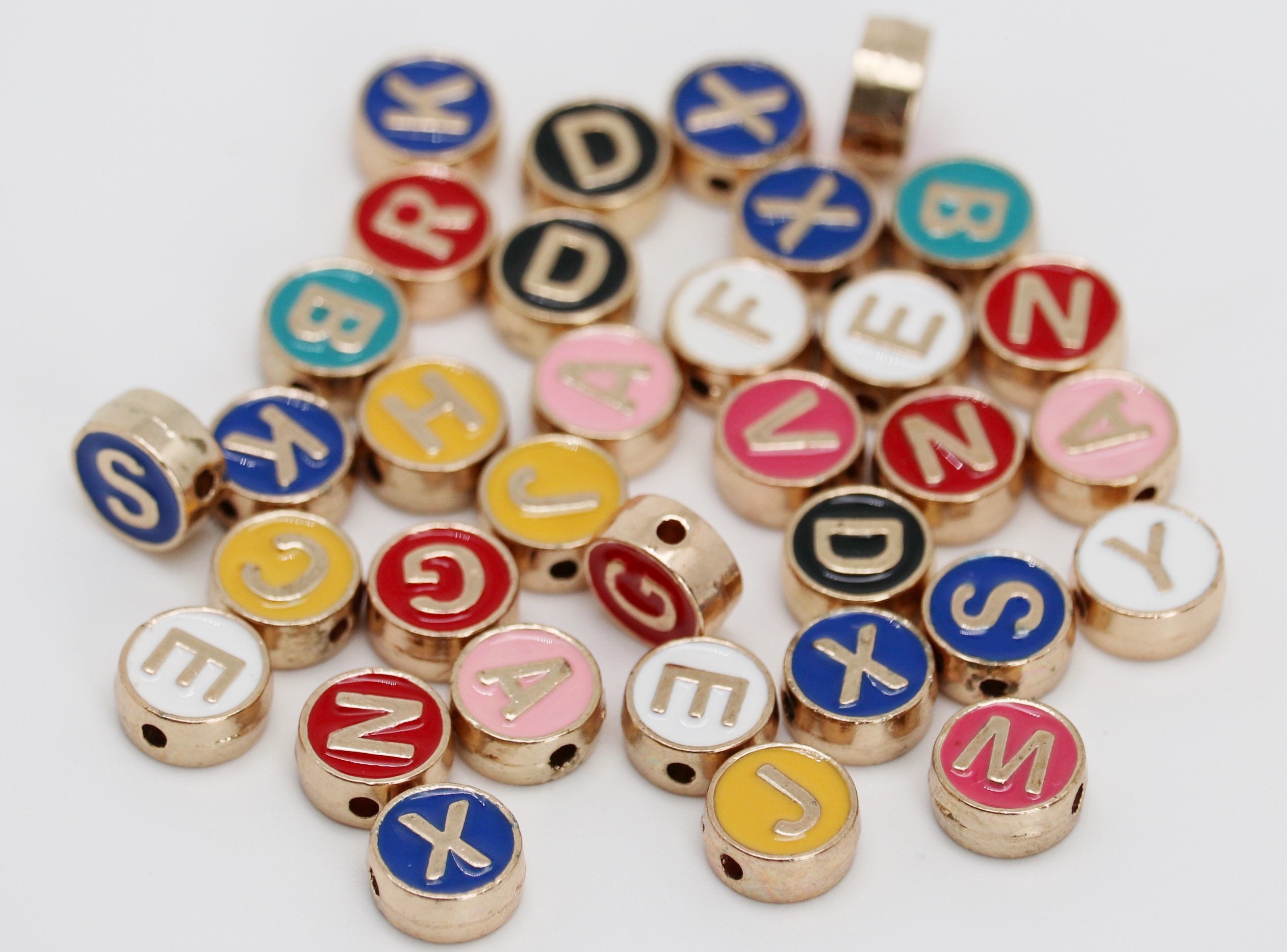 Hicarer 104 Pieces Mixed Letter Beads Enamel Metal Letter Charms Double Sided Initial Pendant A-Z Alphabet Charm for Necklace Bracelet Jewelry Making