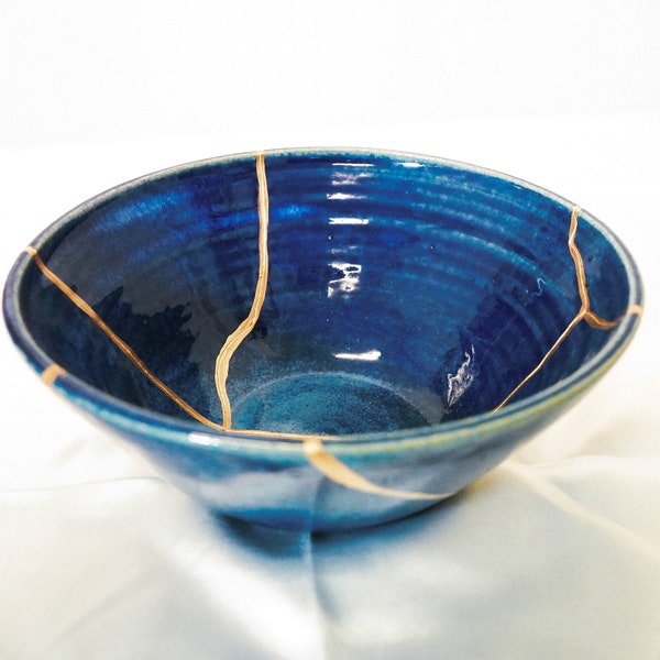 Bol Kintsugi en céramique japonaise bleu profond,