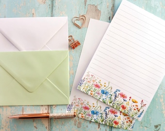 Juego de papelería A5 con diseño de prado. Papel de carta A5 con diseño de prado de flores y sobres opcionales, hojas rayadas o en blanco.