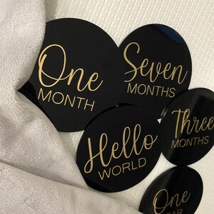 Cartes d’étape de bébé en acrylique, rondes mensuelles de jalon de bébé, annonce d’ensemble de 12 mois, plaques de marqueurs de l’accessoire photo du nouveau-né, noir et or