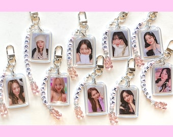 Llavero de Kpop de TWICE - Marco de fotos de doble cara con dije de nombre bordado / Nayeon, Jeongyeon, Momo, Sana, Jihyo, Mina, Dahyun, Chaeyoung, Tzuyu