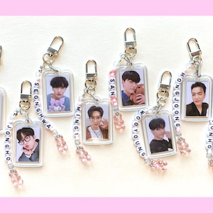 Llavero ATEEZ Kpop - Marco de fotos de doble cara con encanto de nombre con cuentas / San, Mingi, Seonghwa, Wooyoung, Hongjoong, Yeosang, Yunho, Jongho imagen 1