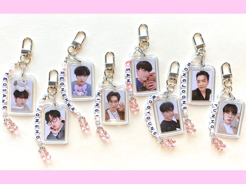 Llavero ATEEZ Kpop - Marco de fotos de doble cara con encanto de nombre con cuentas / San, Mingi, Seonghwa, Wooyoung, Hongjoong, Yeosang, Yunho, Jongho imagen 1