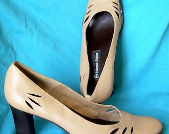 1990's vintage Etienne Aigner beige leather round-toe cut-out pumps ~size 8M ~ made in Brazil