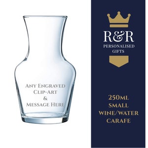 Könnte beinhalten: Eine klare Glaskaraffe mit breitem Boden und schmalem Hals. Die Karaffe trägt den Text "ANY ENGRAVED CLIP-ART & MESSAGE HERE". Ein marineblauer Hintergrund zeigt "R&R PERSONALIZED GIFTS" und "250ML SMALL WINE/WATER CARAFE".