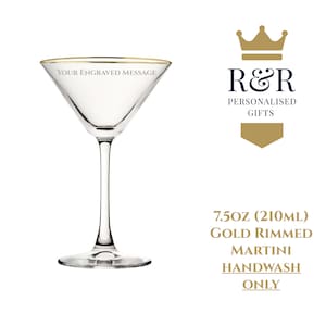 Bicchiere da Martini grande da 7,5 oz con bordo dorato inciso. Personalizzabile con qualsiasi nome o messaggio.