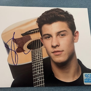 Shawn Mendes Signed Autographed 8x12 Photo w/ GCG Great Canadian Hologram COA