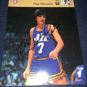 Pete Maravich Signed Autographed 1977 Sportscaster 5x7 Signed Card With COA Very Rare Signed Item