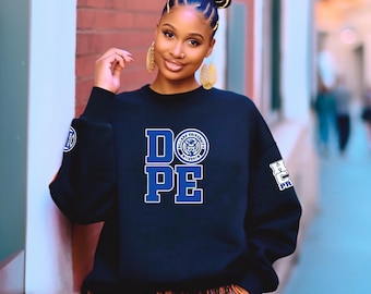 Camiseta DOPELIFE de la Universidad de Dillard / Ropa HBCU / Sudadera con capucha y sudadera de los Dillard Bleu Devils / Camiseta universitaria azul real / Marca propia negra