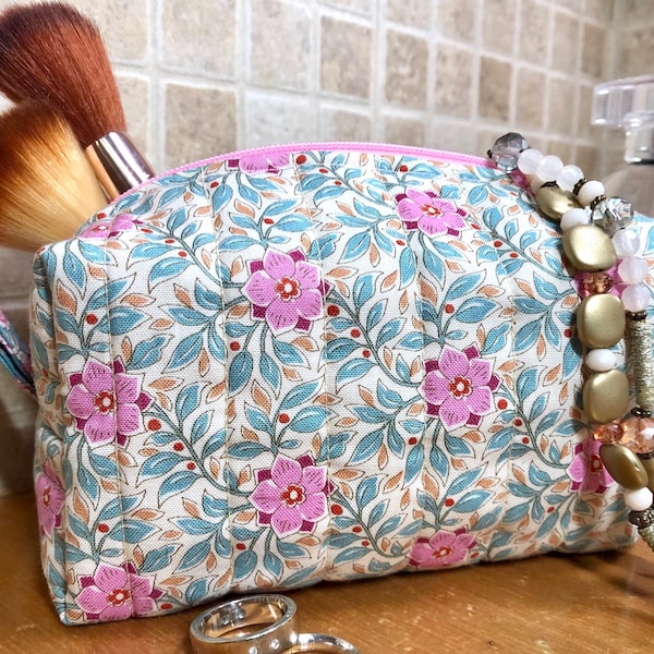 Floral Tilda fabrics makeup bag. Small pink toiletry bag. Pink flowers cosmetic bag. Mother's Day gift