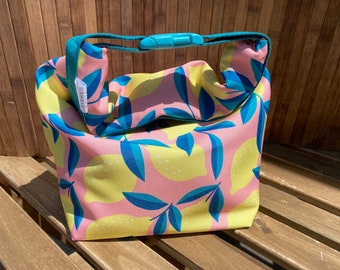 Roll top lunch bag. Sustainable lunch bag. Fabric with lemons lunch bag. School lunch bag. Insulated lunch bag