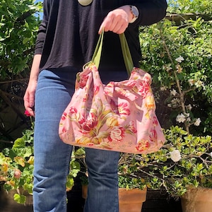 Sac en tissu à fleurs rose avec poignées vertes, sac à main en tissu avec grandes fleurs, cadeau de fête des mères
