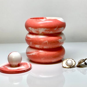 Circle Jewelry box. Jesmonite Jar with Lid. White and Pink Marbled Trinket storage. Beautiful Valentine&#39;s Day gift