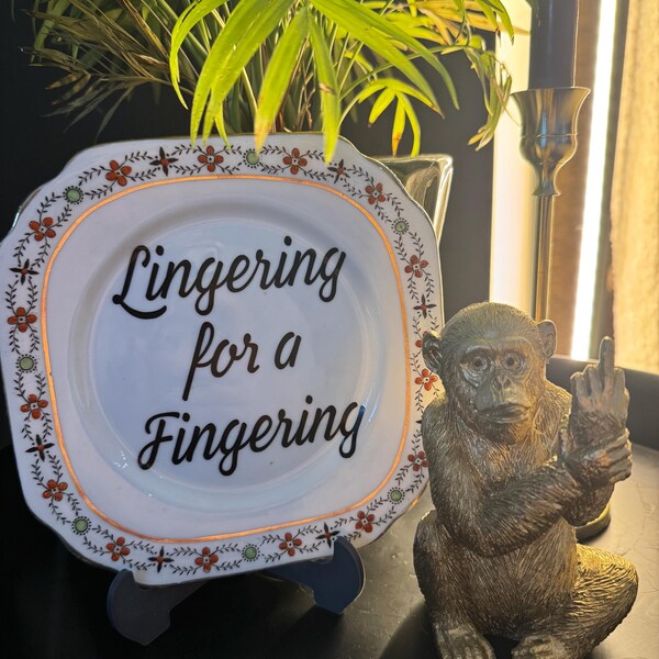 Lingering for a Fingering - Decorative Vintage Plate - Vulgar Vintage - Sweary Crockery - Wallart - Smut Home decor  - Unique Gift - Rude