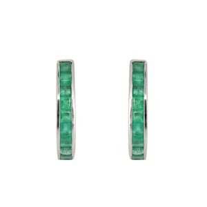 Delicados brincos Huggie de cartilagem esmeralda verde prateado/brincos de prata 925/brincos de argola esmeralda/argolas Huggie/brinco de argolas prateadas