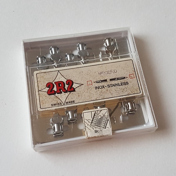 vintage box of 2R2 syringe/ hypodermic needles mixed size