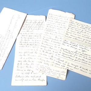 groupe de notes manuscrites anciennes sur la religion.