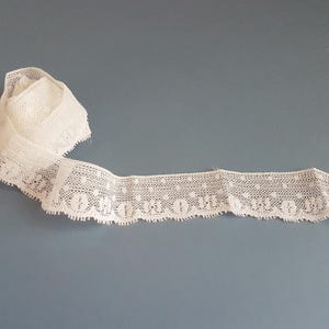 antique or vintage lace, 1.5m
