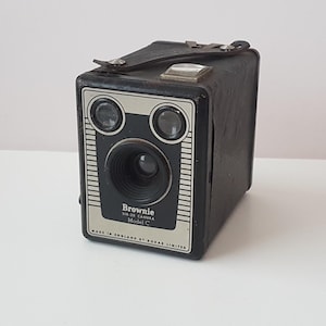 vintage 1950s box brownie camera, six-20 model c,