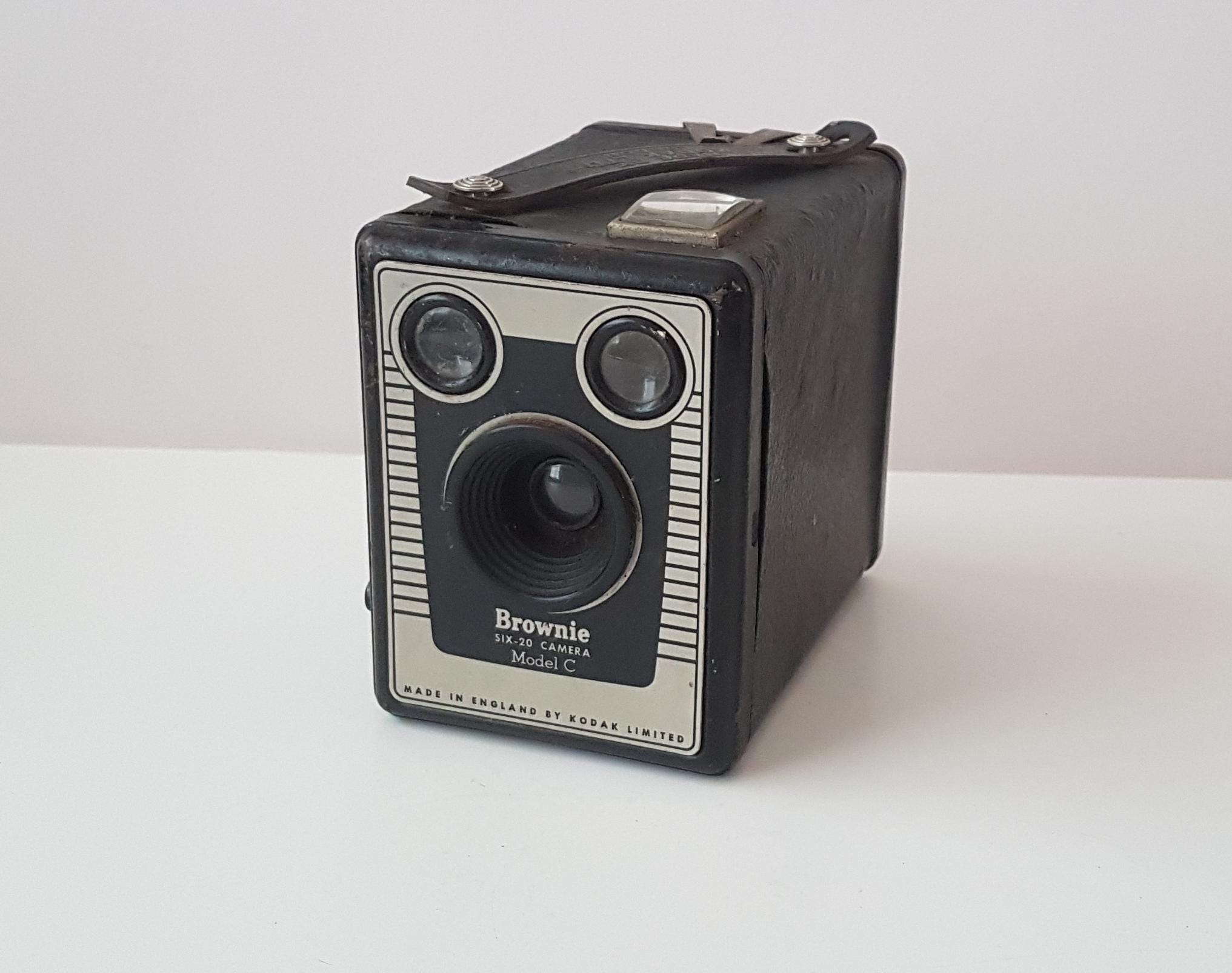 1950年代のヴィンテージボックスブラウニーカメラ、Six-20モデルC