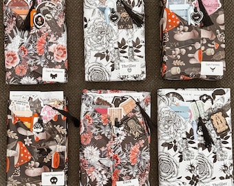 Blind date met een boek in gotische verpakking – boekdatum, verrassingsboek, bladwijzers, markeerstift, tabbladen en stickers, cadeau boekenliefhebber
