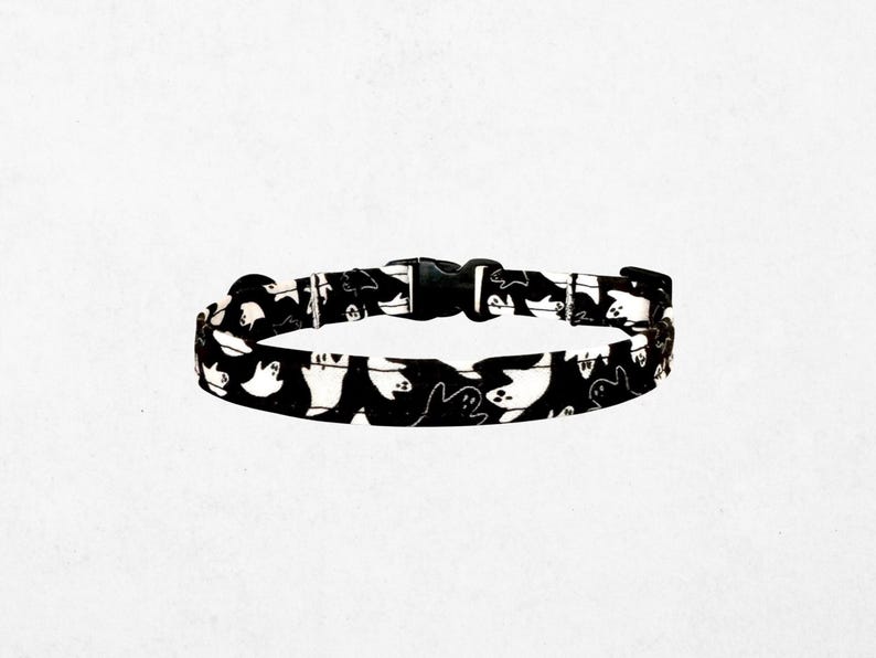 A black and white patterned dog collar is shown against a plain white background.