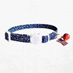 Collar para gato azul marino con estrella y dije de la bandera de EE. UU., hebilla de seguridad - Personalizable para julio