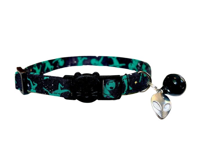 Alien Cat Collar: Outer Space Print - Adjustable Breakaway Buckle, Lightweight Fabric, Safety Focused Design