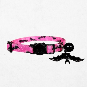 Collar rosa con forma de murciélago para gato, con hebilla de seguridad y cascabel, estilo gótico y emo - Personalizable