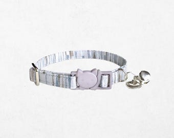 Collar para gato a rayas plateadas: ligero, ajustable y con cierre de seguridad - Tejido, enganche con anilla en D, compatible con charms