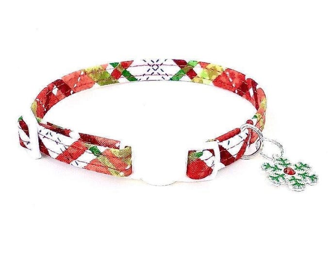 Christmas Plaid Cat Collar: Festive Holiday Design - Adjustable Dog Collar, Breakaway and Non-Breakaway Styles