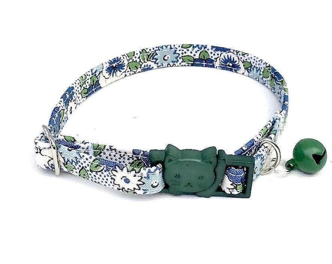 Floral Cat Collar: Green Floral Design - Adjustable Breakaway Buckle, Lightweight Comfort, Pet Safety