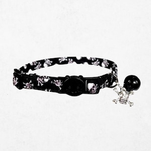 Skull Cat Collar Gothic Accessory: Crossbones Print, Lightweight Fabric, Adjustable Size 6-12", Breakaway Safety
