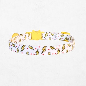 A white dog collar with a yellow lightning bolt pattern.