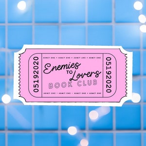 Enemies to Lovers Book Club Aufkleber - Pastell Laptop Aufkleber - Lustiger Wasserflasche Aufkleber - Heiße Mädchen lesen Ticket
