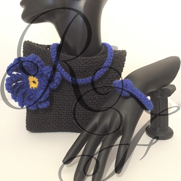 Broche en marguerite bleu royal au crochet, collier à chaîne à double nœud et bracelet
