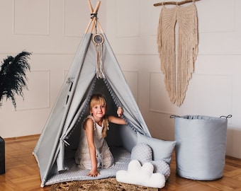 Kinder Spielzelt Wigwam  Lichtgrau Boho Pompons Bodenmatte 3 Kissen 110x110x150cm Tipi Teepee  kleiner Traumfänger  PREMIUM