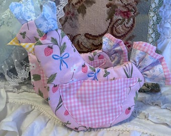 Ruffle tail chicken potholders (set of 2)