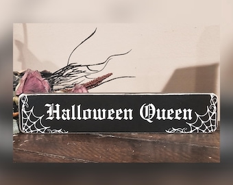 halloween queen box sign
